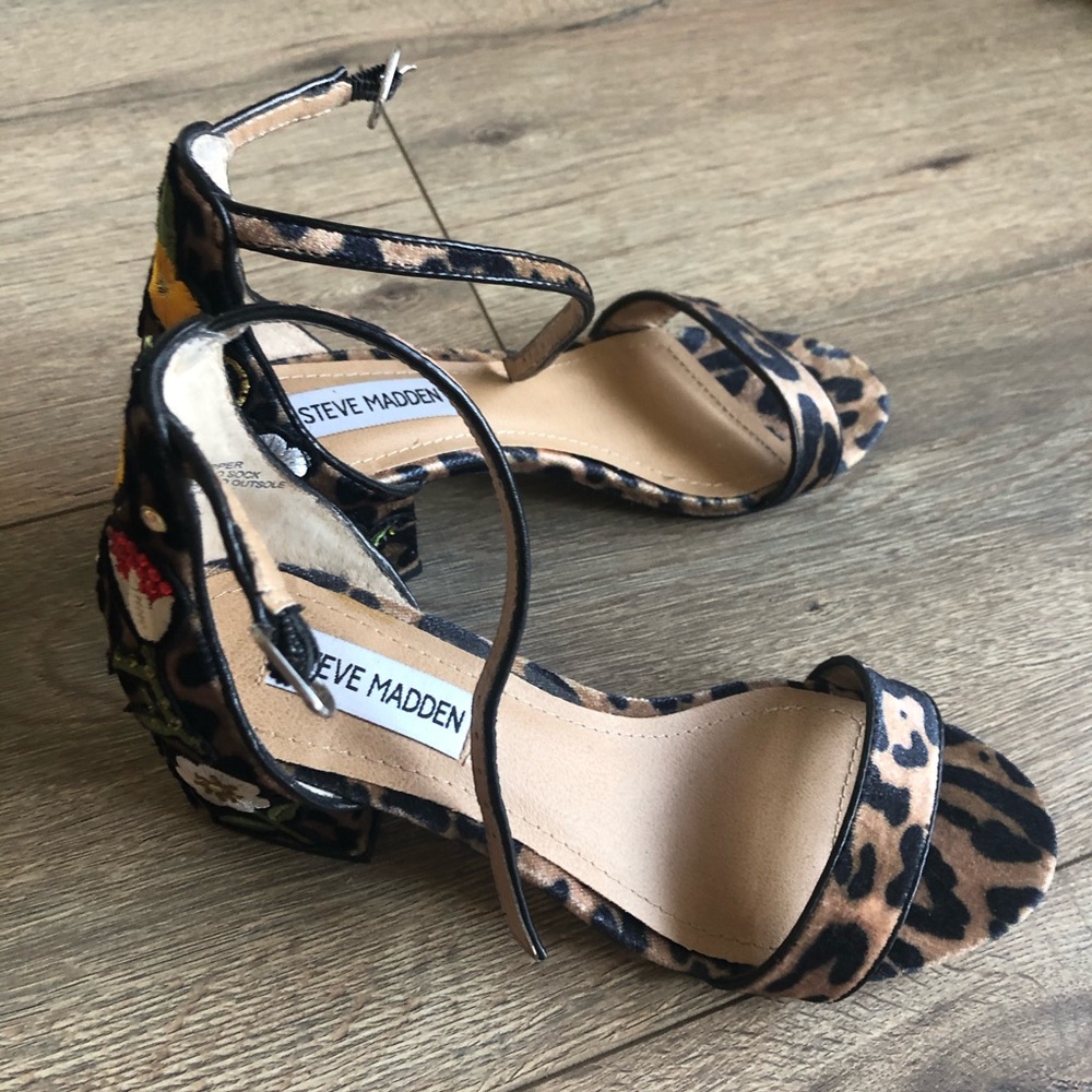 steven madden panther/floral wedges